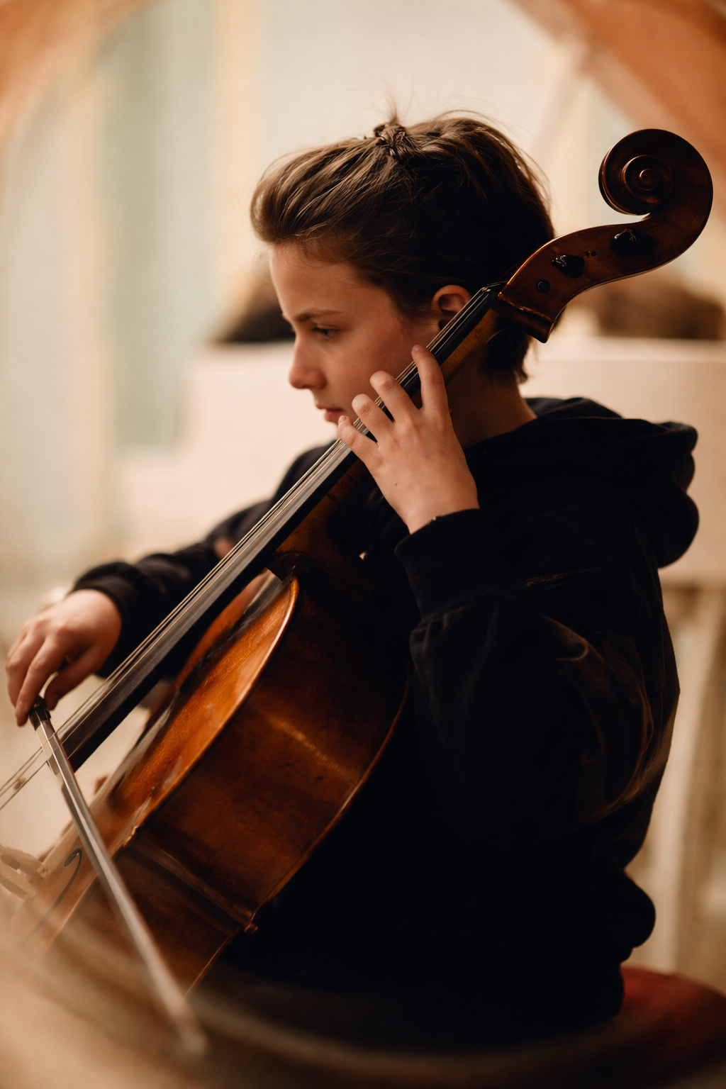 На сцені з гітарою