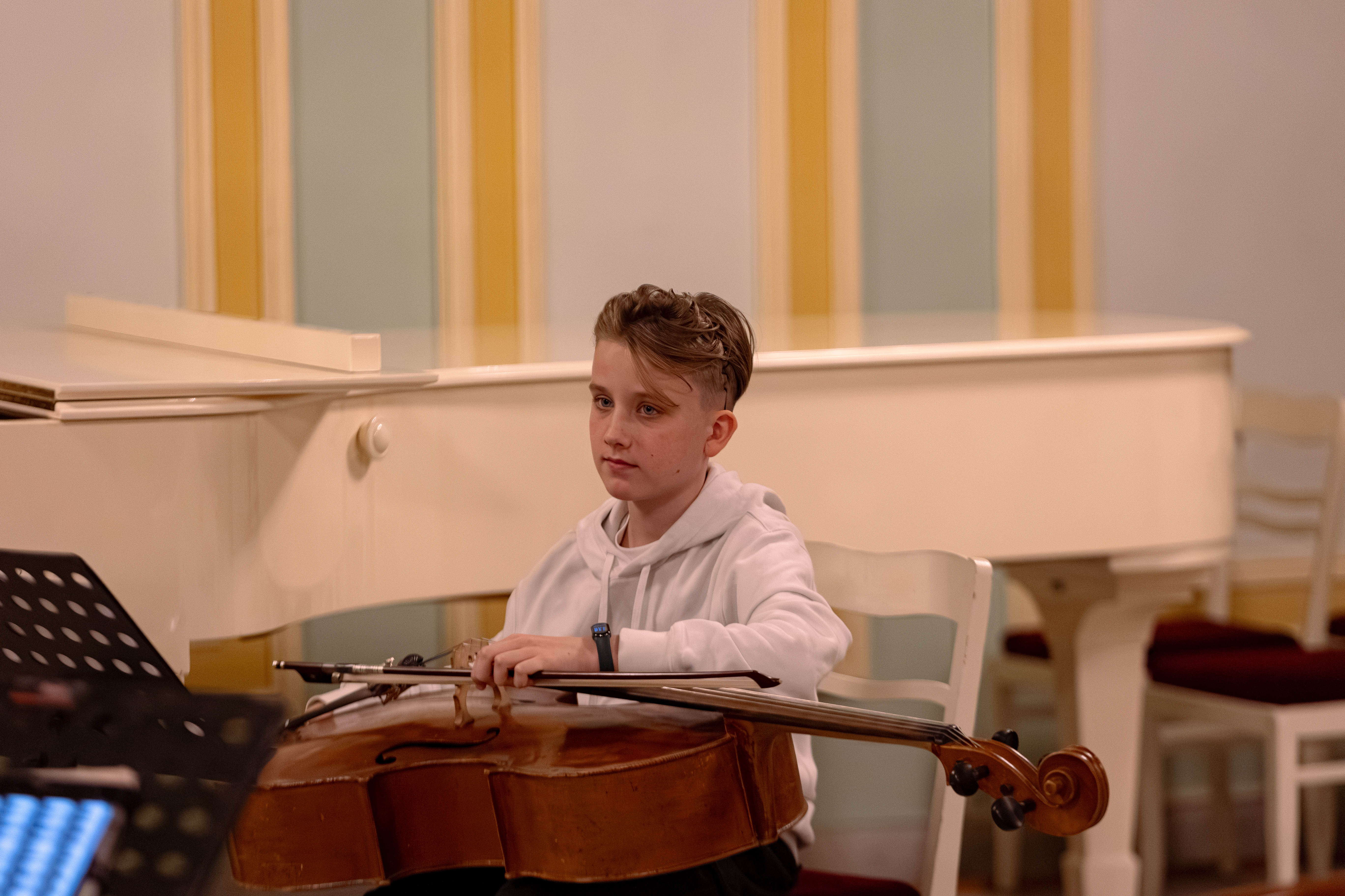 За лаштунками